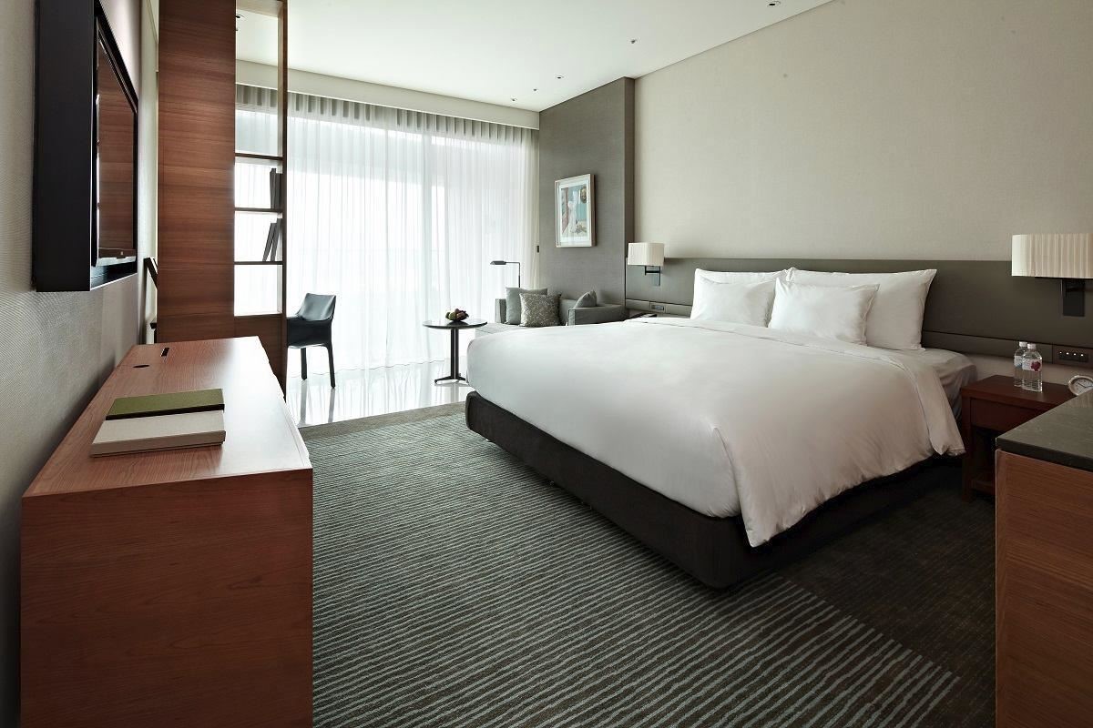 由普立茲克建築獎得主、日本建築師伊東豊雄(Toyo Ito)